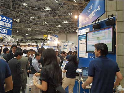 インテルコンパイラ製品の展示で賑わう、SODECのエクセルソフト社ブース