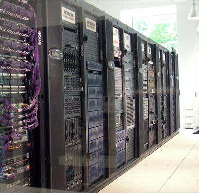マイクロソフト大手町テクノロジーセンターのサーバー群