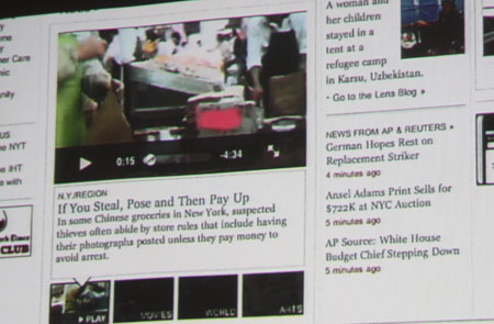 NY TimesのWebサイトにiPadでアクセスした際の様子、HTML5の動画プレイヤーが自動的に表示されPCと全く同じ動画が再生される